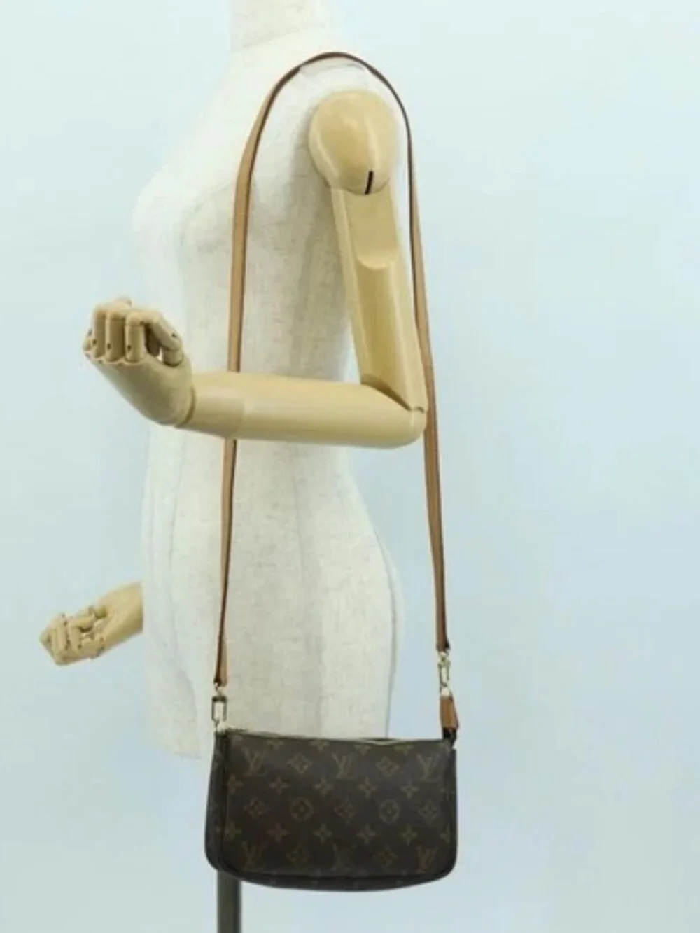 LOUIS VUITTON Monogram Pochette Accessoires Pouch M51980 LV Auth LNZ344V